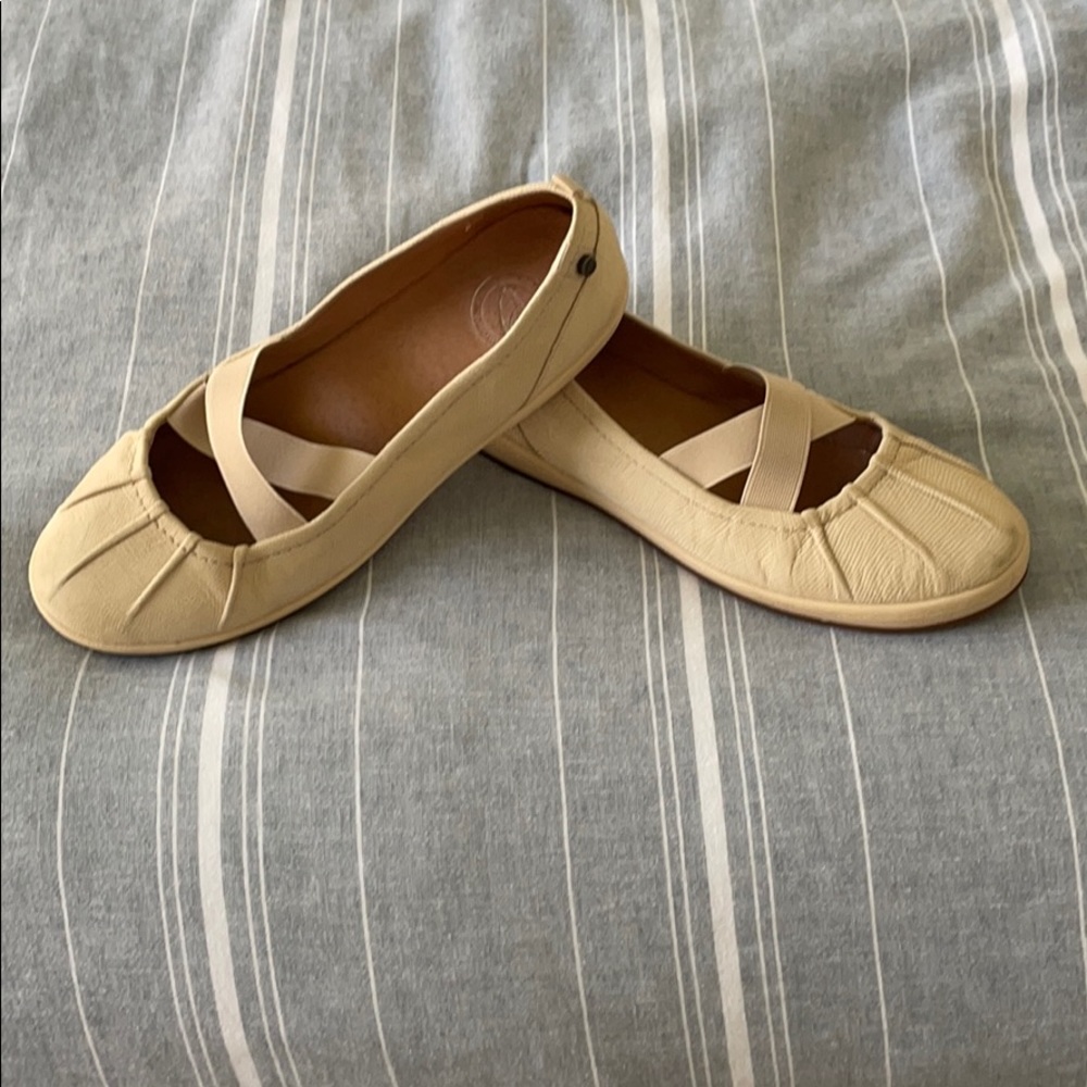 Nurture Luna size 8 flats!